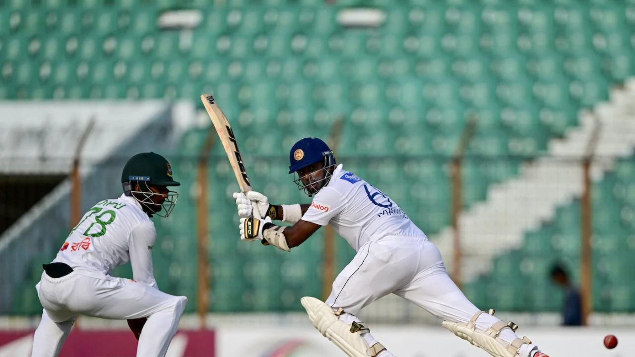 Bangladesh is batting against the Lankans' target of 511 runs